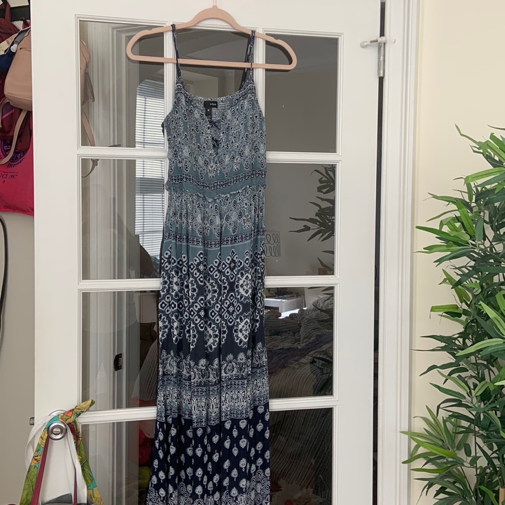 Bloomingdale’s Aqua blue patterned strappy maxi dress with adjustable straps